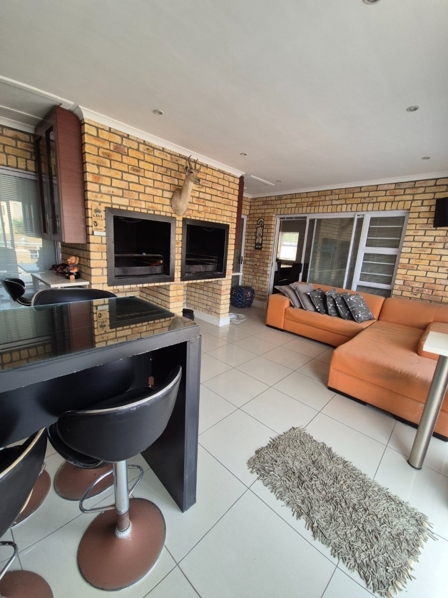 4 Bedroom Property for Sale in Bluewater Bay Eastern Cape